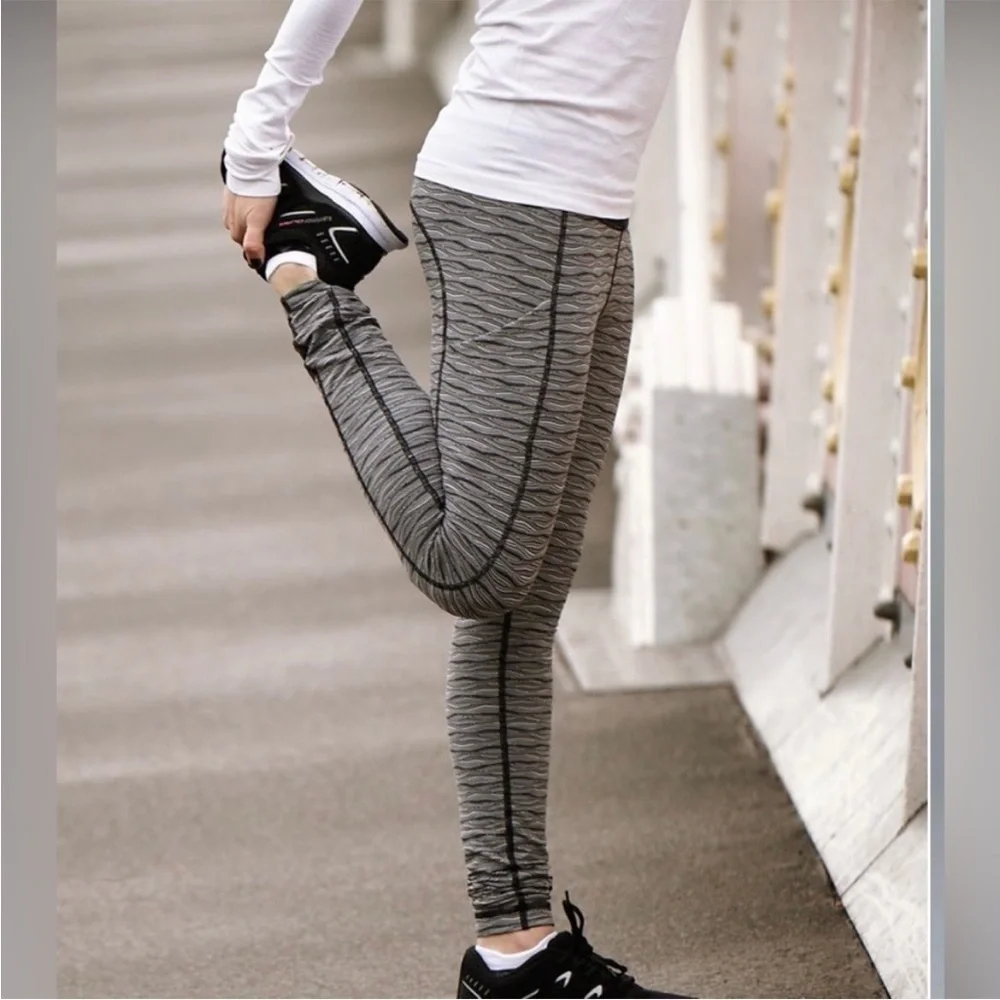 Lululemon Speed Tight II Textured Wave Stripe Gray